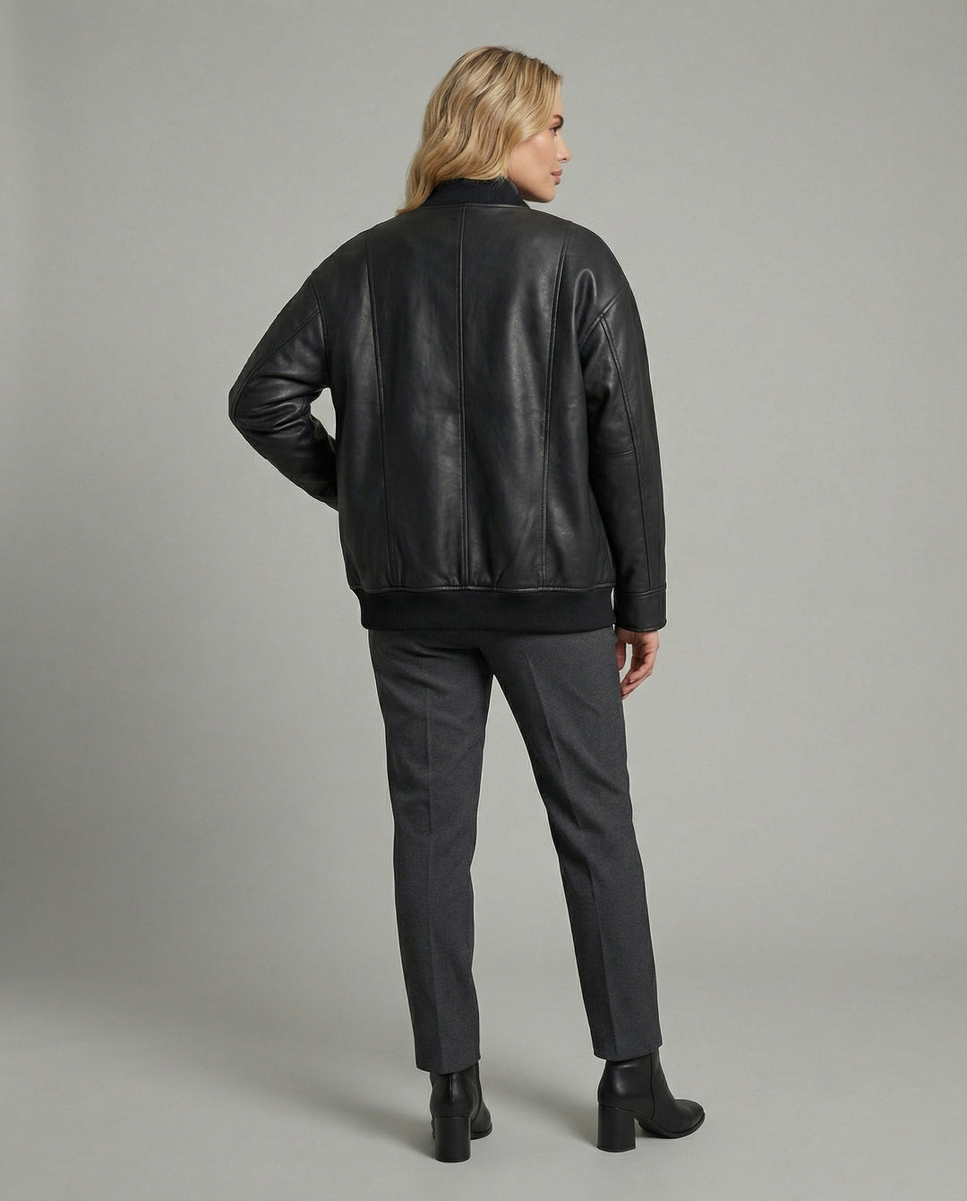 Damen oversized Lederimitat-Überjacke mit kurzem Stehkragen, verdecktem Reißverschluss und markanten Längsnähten R&B