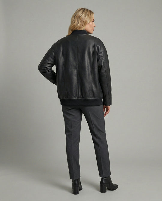 Damen oversized Lederimitat-Überjacke mit kurzem Stehkragen, verdecktem Reißverschluss und markanten Längsnähten R&B