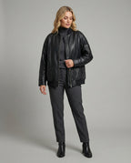 Damen oversized Lederimitat-Überjacke mit kurzem Stehkragen, verdecktem Reißverschluss und markanten Längsnähten R&B