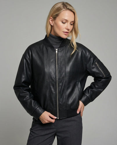 Damen oversized Lederimitat-Überjacke mit kurzem Stehkragen, verdecktem Reißverschluss und markanten Längsnähten R&B
