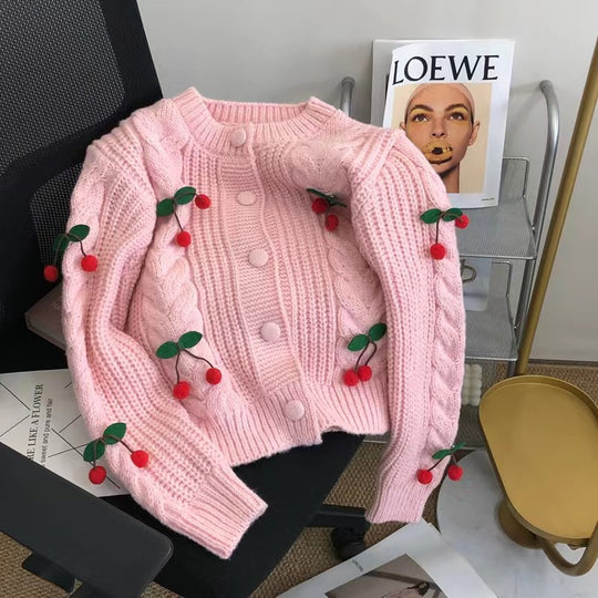 Damen Strickjacke mit verspieltem Kirschmotiv und eleganten Zopfmustern R&B