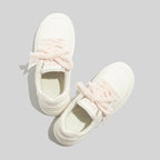 Damen Sneakers mit innovativem, weichem Innenfutter und speziellen Schnürdetails