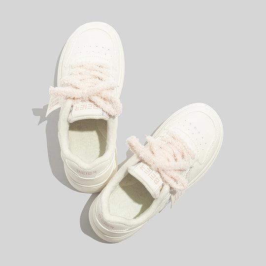 Damen Sneakers mit innovativem, weichem Innenfutter und speziellen Schnürdetails R&B