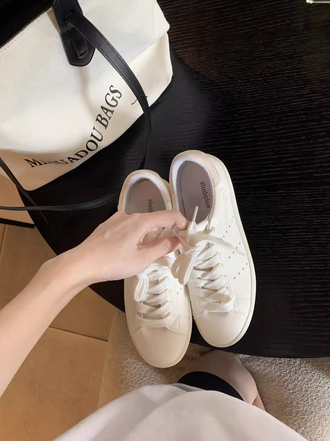 Damen Sportliche Sneaker mit atmungsaktiver Oberflächenstruktur und gepolsterter Sohle R&B
