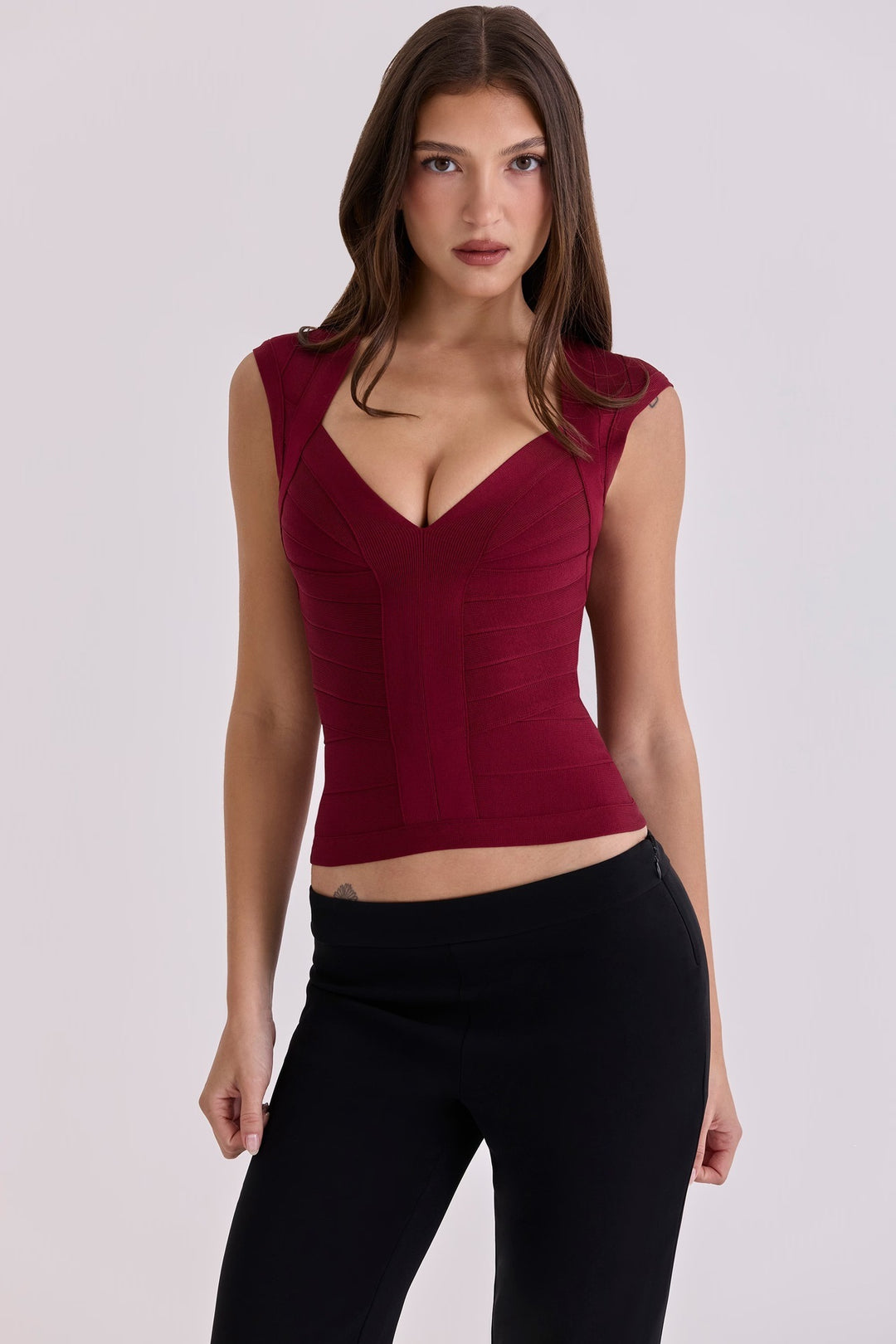 Damen figurformendes Top mit modernem V-Ausschnitt und hochwertigem Material R&B