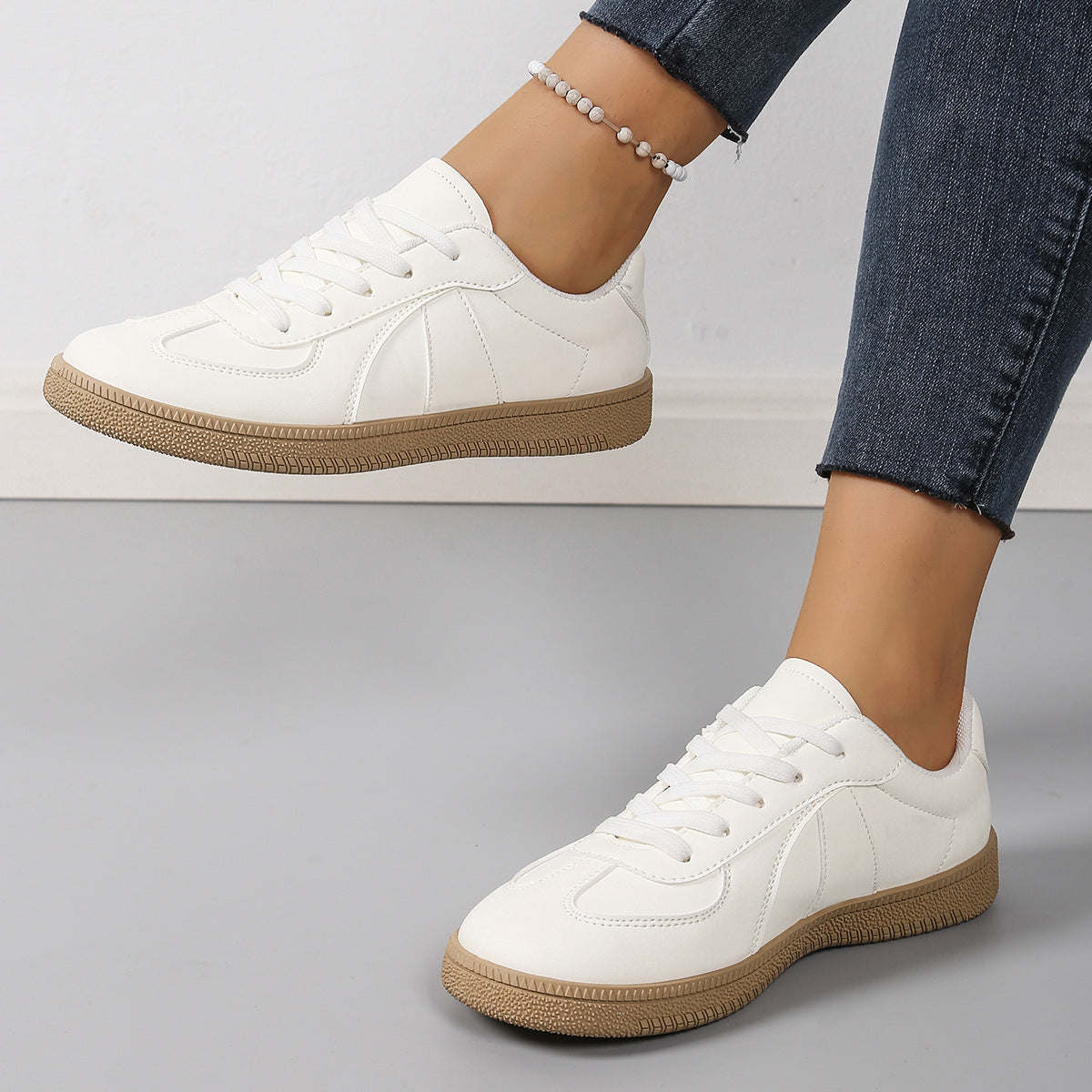 Damen Sneakers mit klassischer Schnürung und rutschfester Sohle R&B