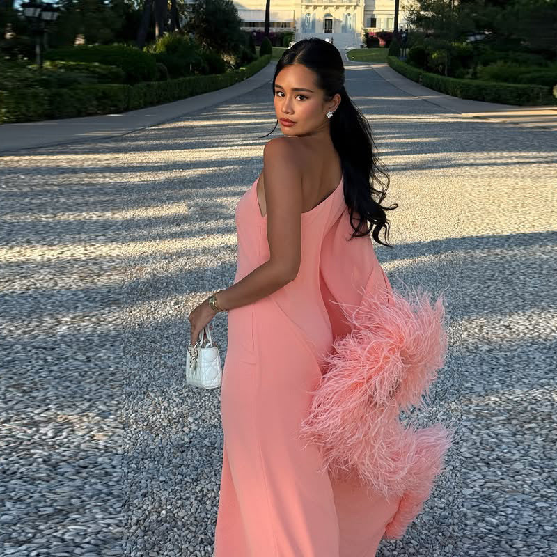 Damen Elegant geschnittenes Maxikleid mit asymmetrischem Ausschnitt und fransigen Details R&B