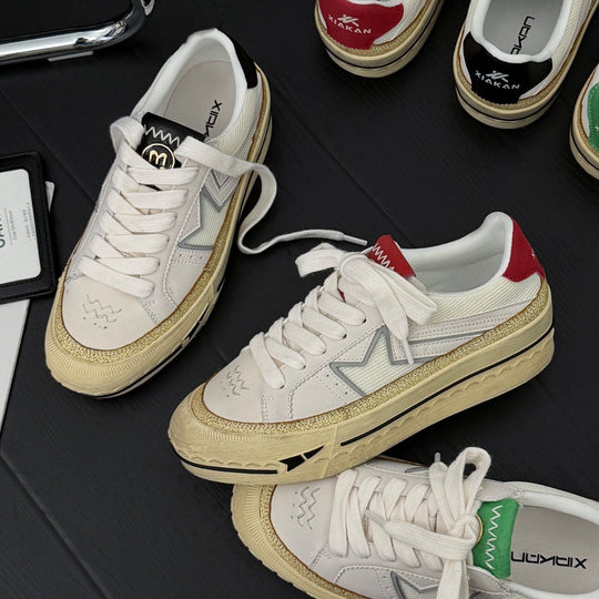 Damen modische Plattform Sneakers mit robustem Obermaterial und glänzendem Akzent R&B