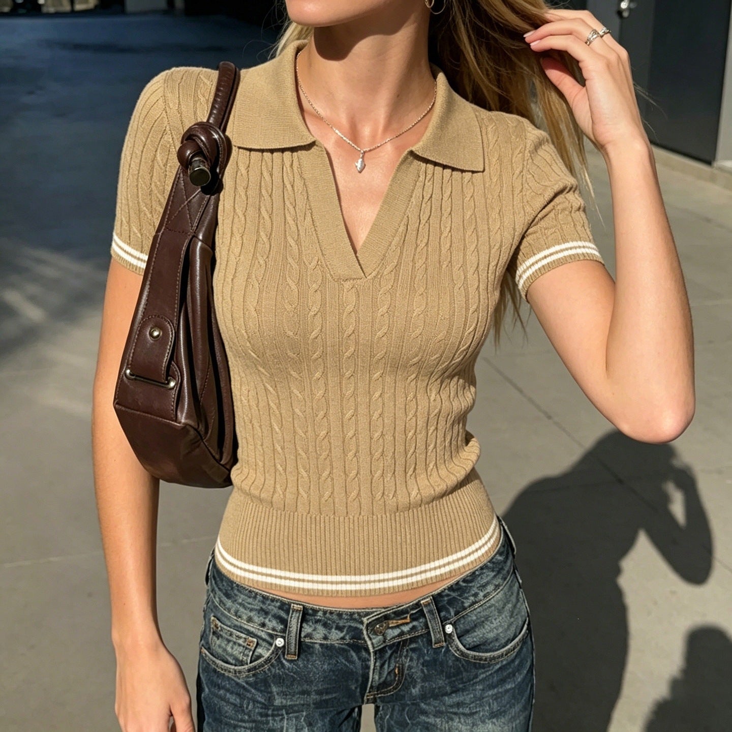 Damen kurzärmeliges Strickoberteil mit raffiniertem Rippmuster und Polokragen R&B