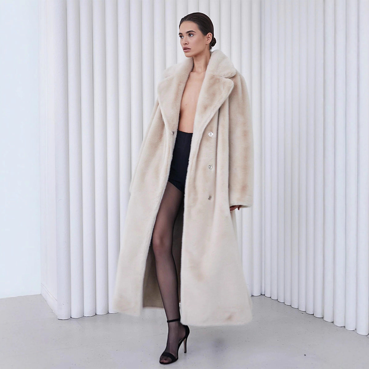 Damen Eleganter, gefütterter Wintermantel mit breitem Revers R&B