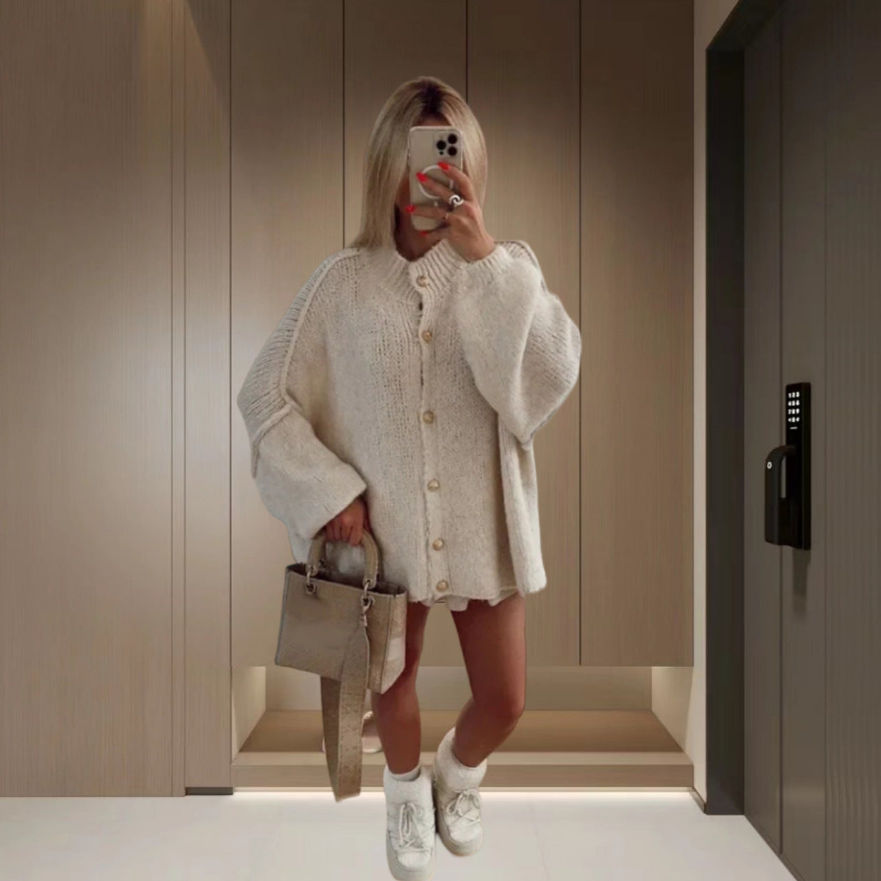 Damen Strickjacke mit weiten Ärmeln und Knopfdetails R&B
