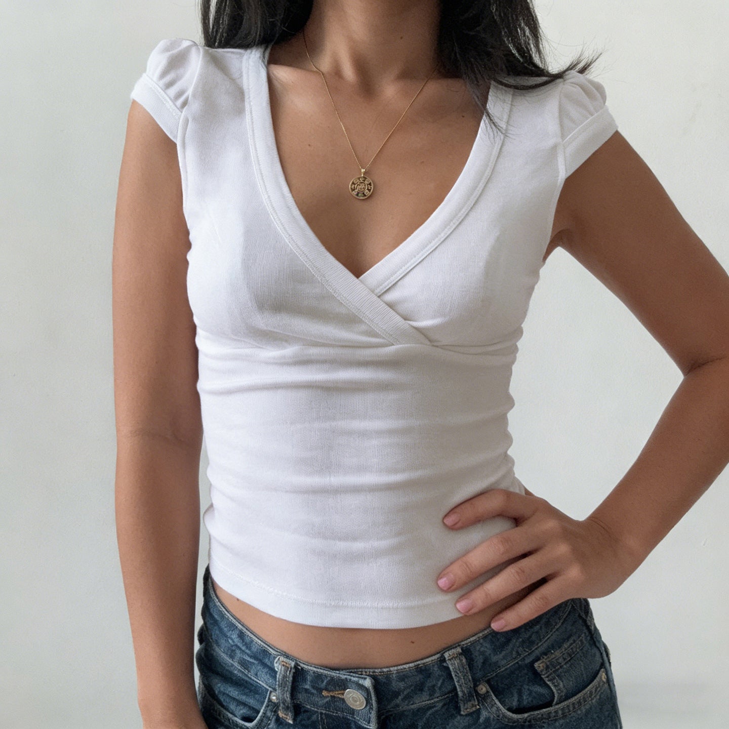 Damen Wickelshirt mit elegantem V-Ausschnitt und figurbetontem Schnitt R&B