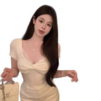 Damen Wickelkleid mit tiefem V-Ausschnitt und eleganten Spitzenakzenten