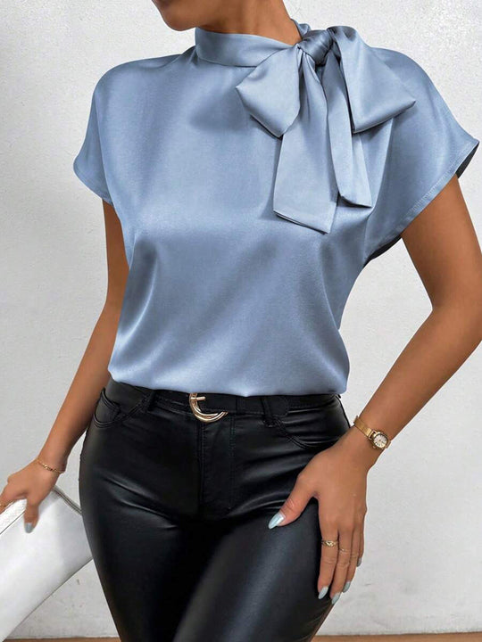 R&B | Satinbluse Kurzarm Hoher Kragen mit Schleife Eleganter Entspannter Schnitt