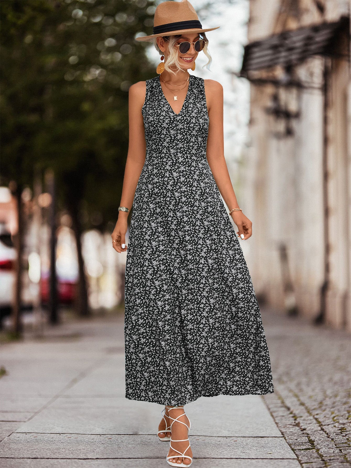 Damen Maxikleid mit floralem V-Ausschnitt und schwingendem Rock R&B
