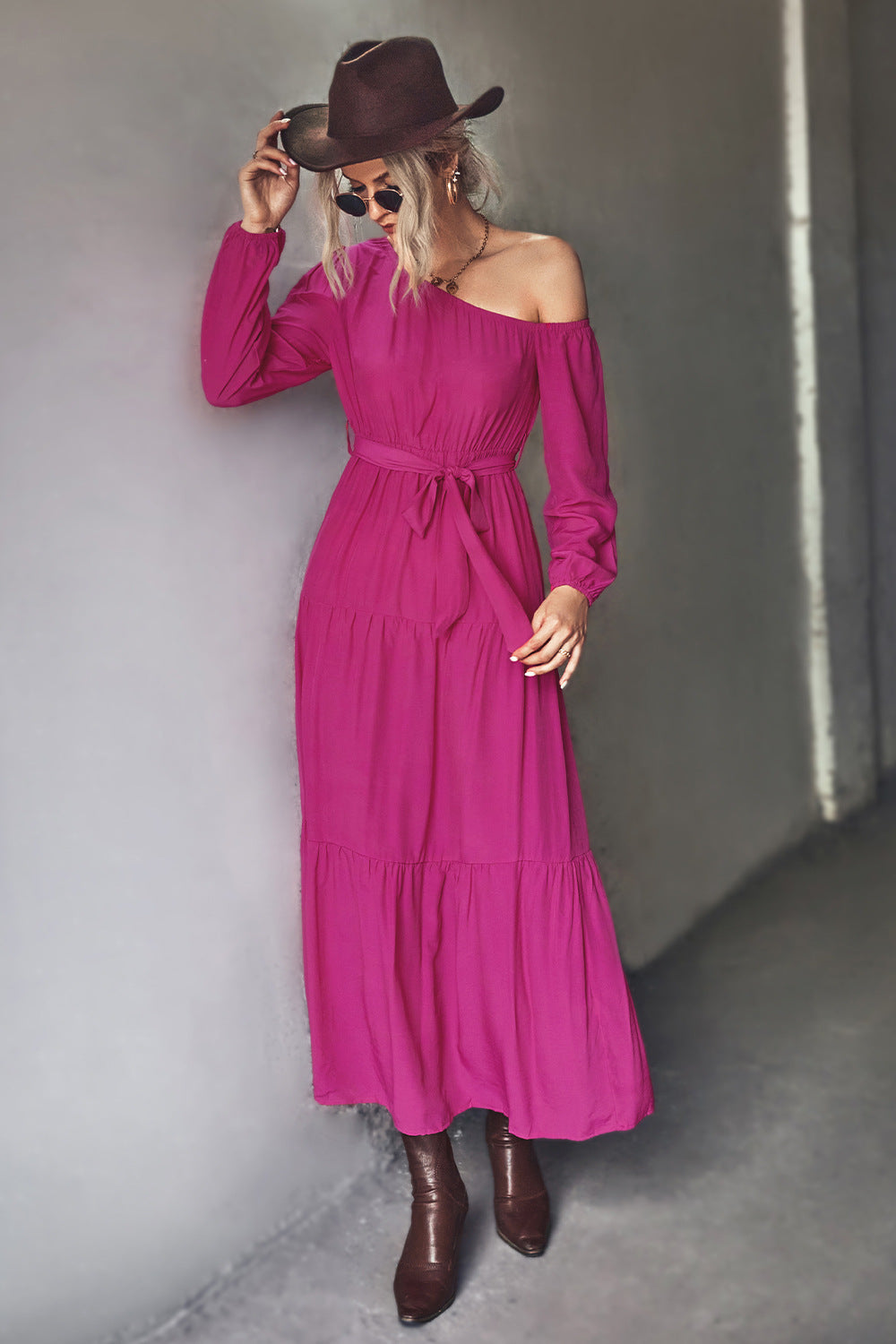 Damen Langarm Maxikleid mit asymmetrischem Schnitt und tailliertem Gürtel R&B