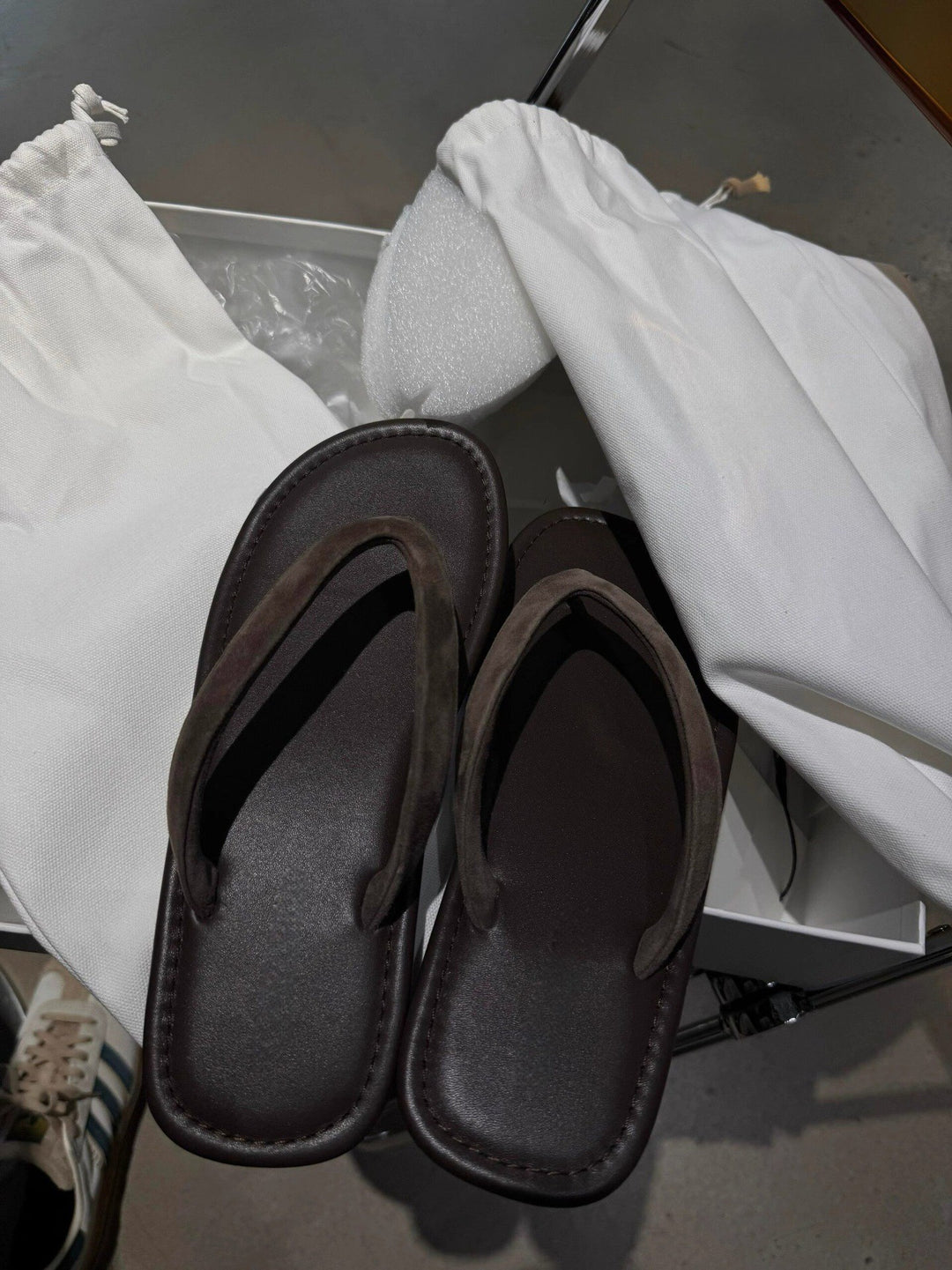Damen Fußbett Flip-Flops mit rutschfester Sohle und anatomischer Passform R&B