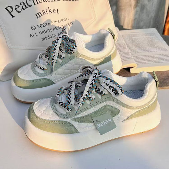 Damen modische Sneaker mit quilted Design und robustem Fersenbereich R&B
