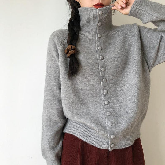 Damen Strickjacke mit modernem Rollkragen und Knopfdetails R&B