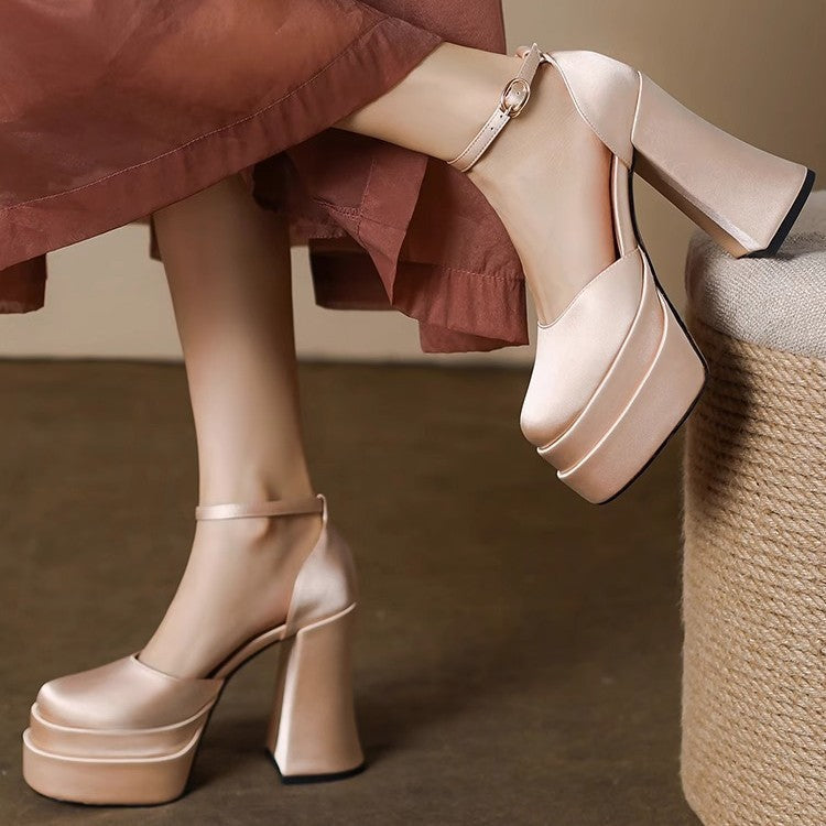 Damen Plateau-Pumps mit modernem Design und elegantem Knöchelriemen R&B