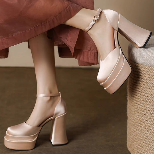 Damen Plateau-Pumps mit modernem Design und elegantem Knöchelriemen R&B