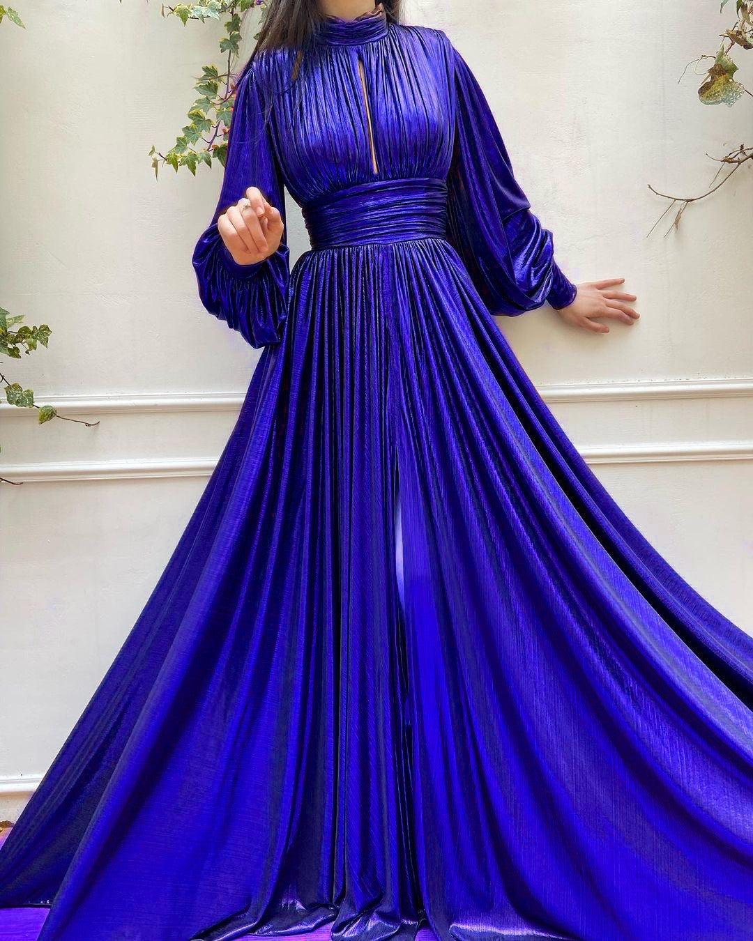 Damen Elegantes Maxikleid mit plissierten Details und luxuriösem Fall R&B