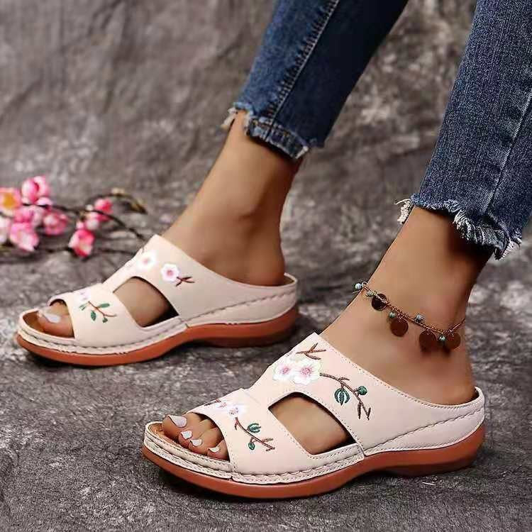 Damen Bequeme und elegante Pantoletten mit floralem Stickdesign R&B