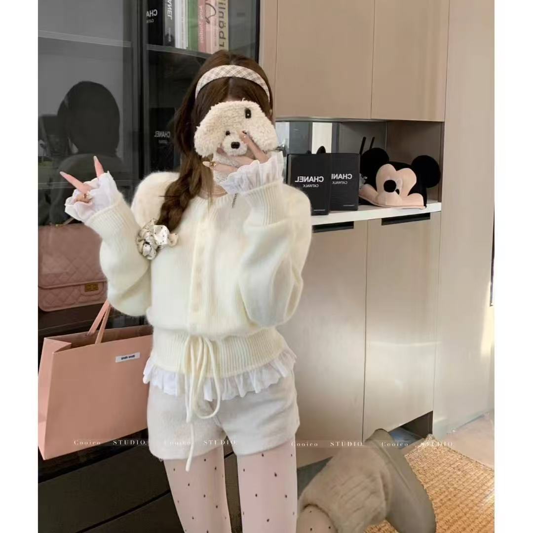 Damen kuscheliger Strickjacke mit fransigen Details und Bändchen