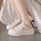Damen Sneakers mit trendigem Schnitt und modischer Netzoberfläche
