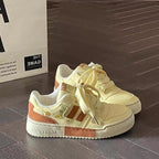 Damen Sneakers im verspielten Design mit bunten Applikationen und bequemer Dämpfung R&B