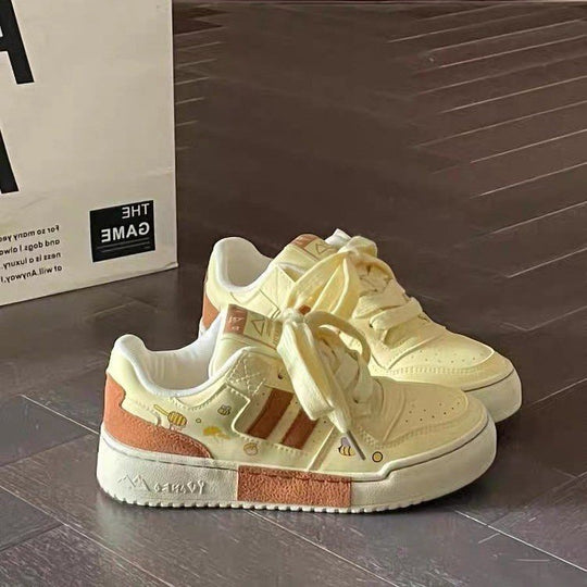 Damen Sneakers im verspielten Design mit bunten Applikationen und bequemer Dämpfung R&B