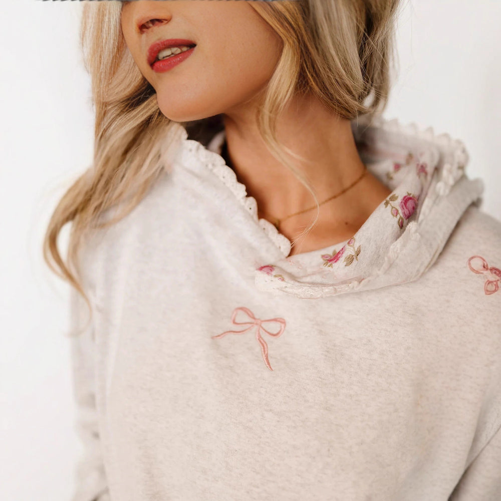 Damen Kapuzenpullover mit verspieltem Spitzenrand und floralem Innenfutter R&B