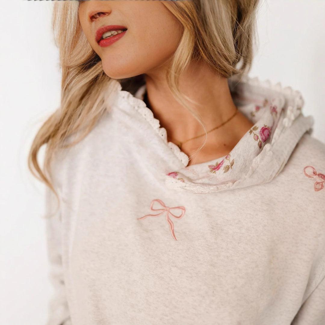 Damen Kapuzenpullover mit verspieltem Spitzenrand und floralem Innenfutter R&B