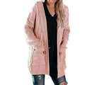Damen Grobstrickjacke mit femininer Silhouette und praktischen Taschen
