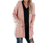 Damen Grobstrickjacke mit femininer Silhouette und praktischen Taschen
