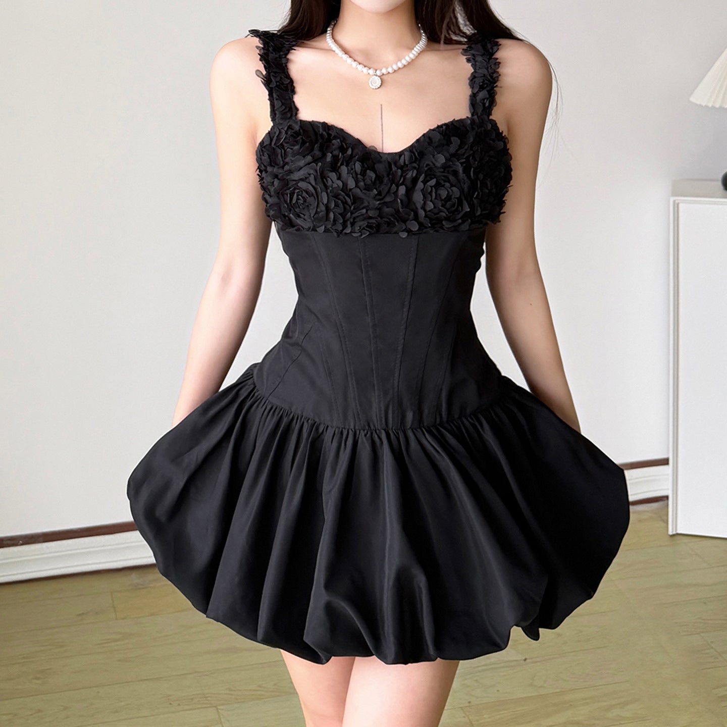 Damen Minikleid mit floralem Spitzenoberteil und voluminösem Rock R&B