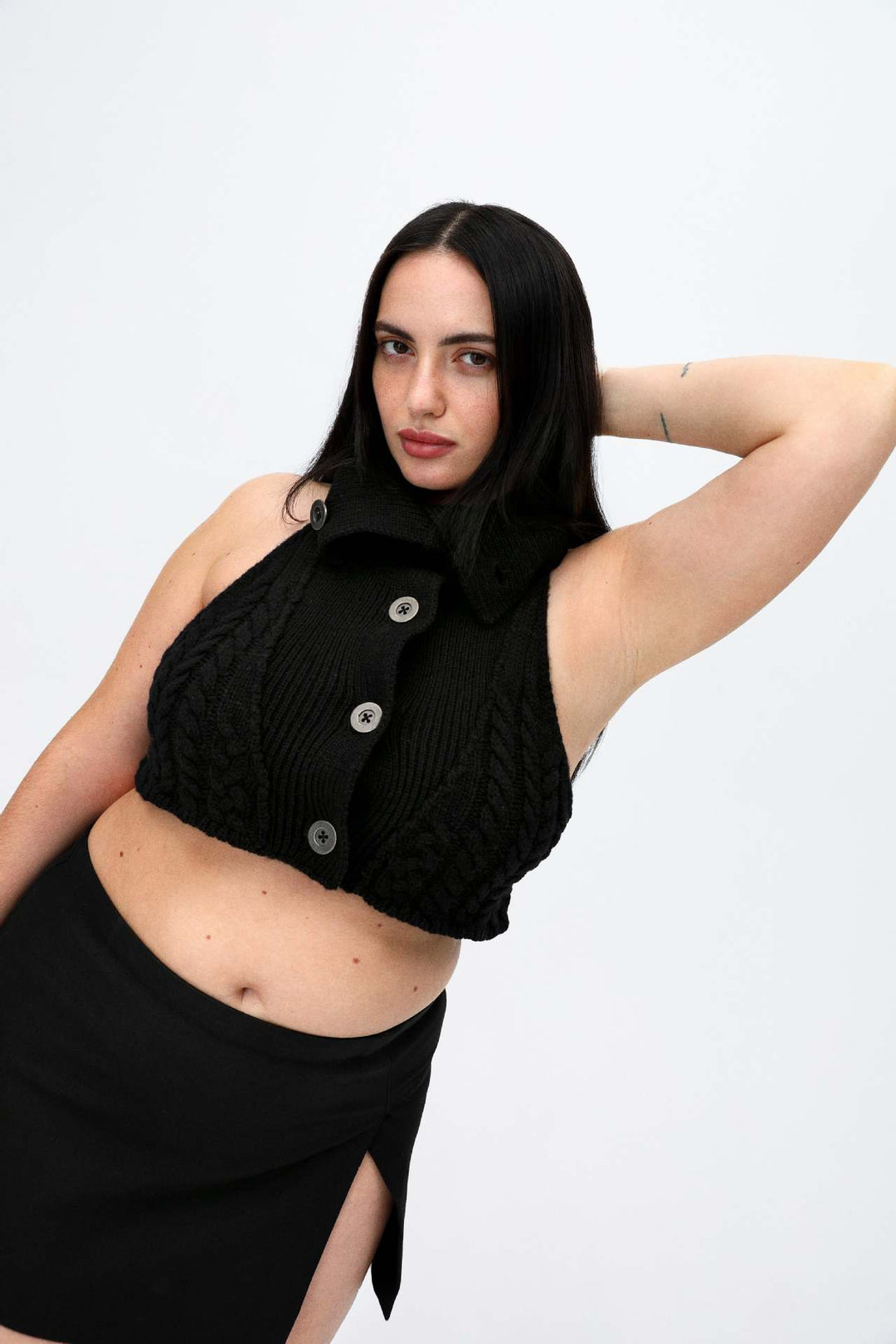 Damen gehäkeltes Crop-Oberteil mit hochgeschlossenem Kragen und Knopfleiste R&B