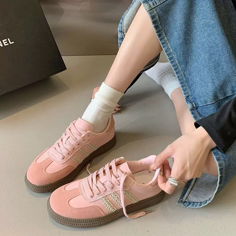 Damen Sportliche Sneakers aus hochwertigem Glattleder mit modischen Akzenten R&B