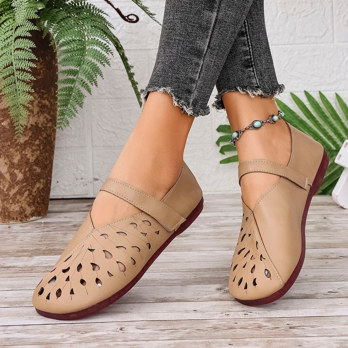 Damen bequeme Schlupfsandalen mit durchbrochenem Design R&B