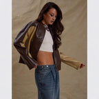 Damen modische Kunstlederjacke mit kontrastierenden Ärmeln R&B