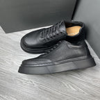 Damen zeitlose Sneakers mit perforierten Details