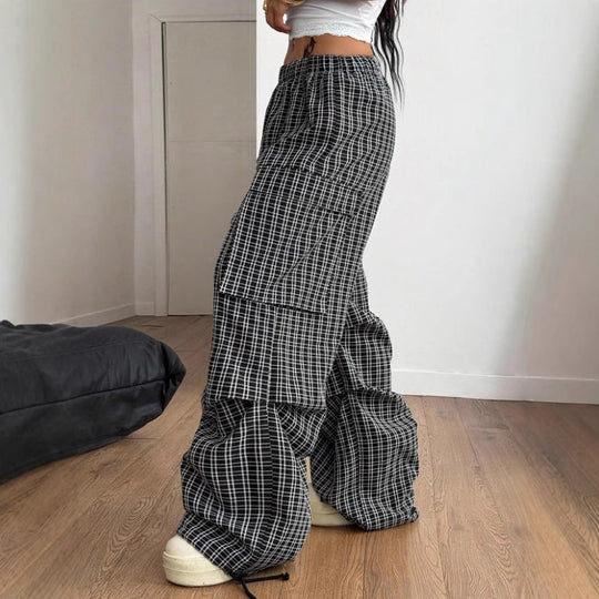Damen Karierte Cargo-Hose mit niedrigem Schritt und praktischen Taschen R&B