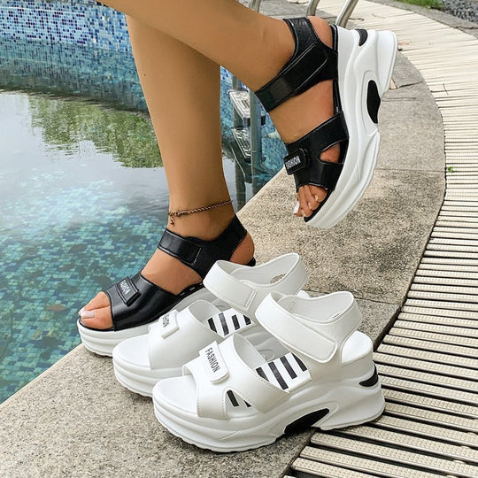 Damen Wedge-Sandalen mit verstellbaren Riemen und gepolsterter Sohle R&B