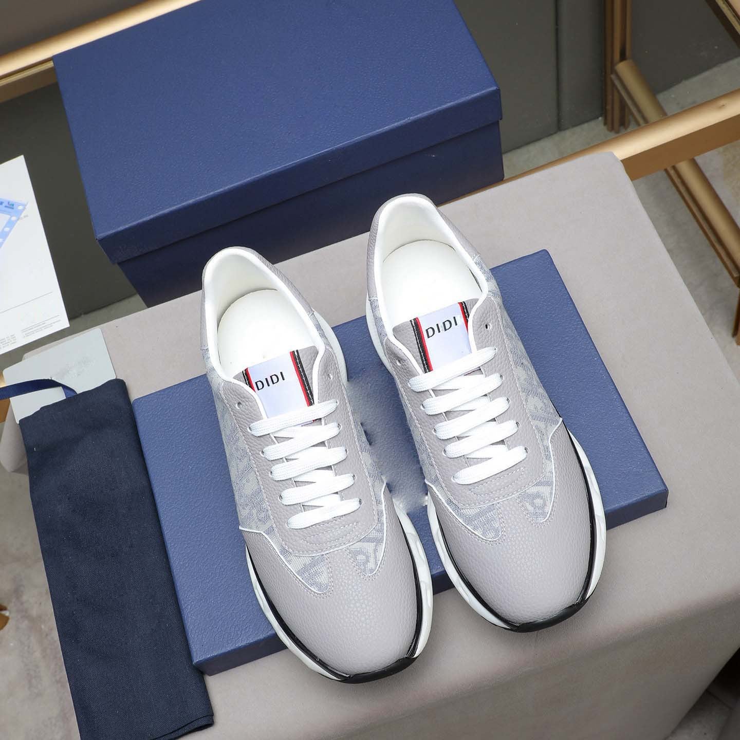 Damen Sportliche Sneakers mit innovativer Oberflächenstruktur und ergonomischer Dämpfung R&B