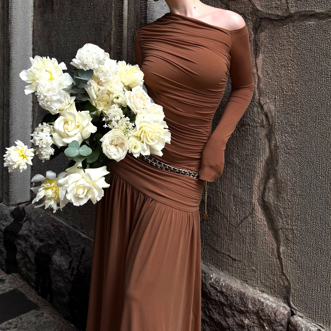 Damen Elegantes Maxikleid mit asymmetrischem Schnitt und Raffung R&B