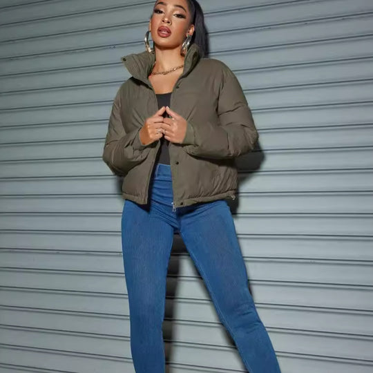 Damen Steppjacke mit hochabschließendem Kragen und figurbetontem Schnitt R&B