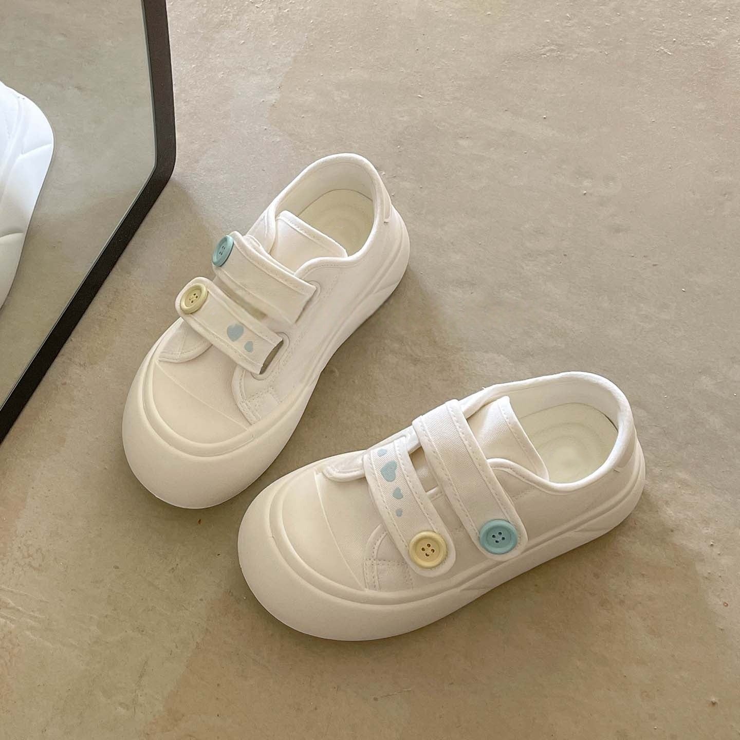 Damen bequeme und verspielte Sneaker mit Klettverschluss von