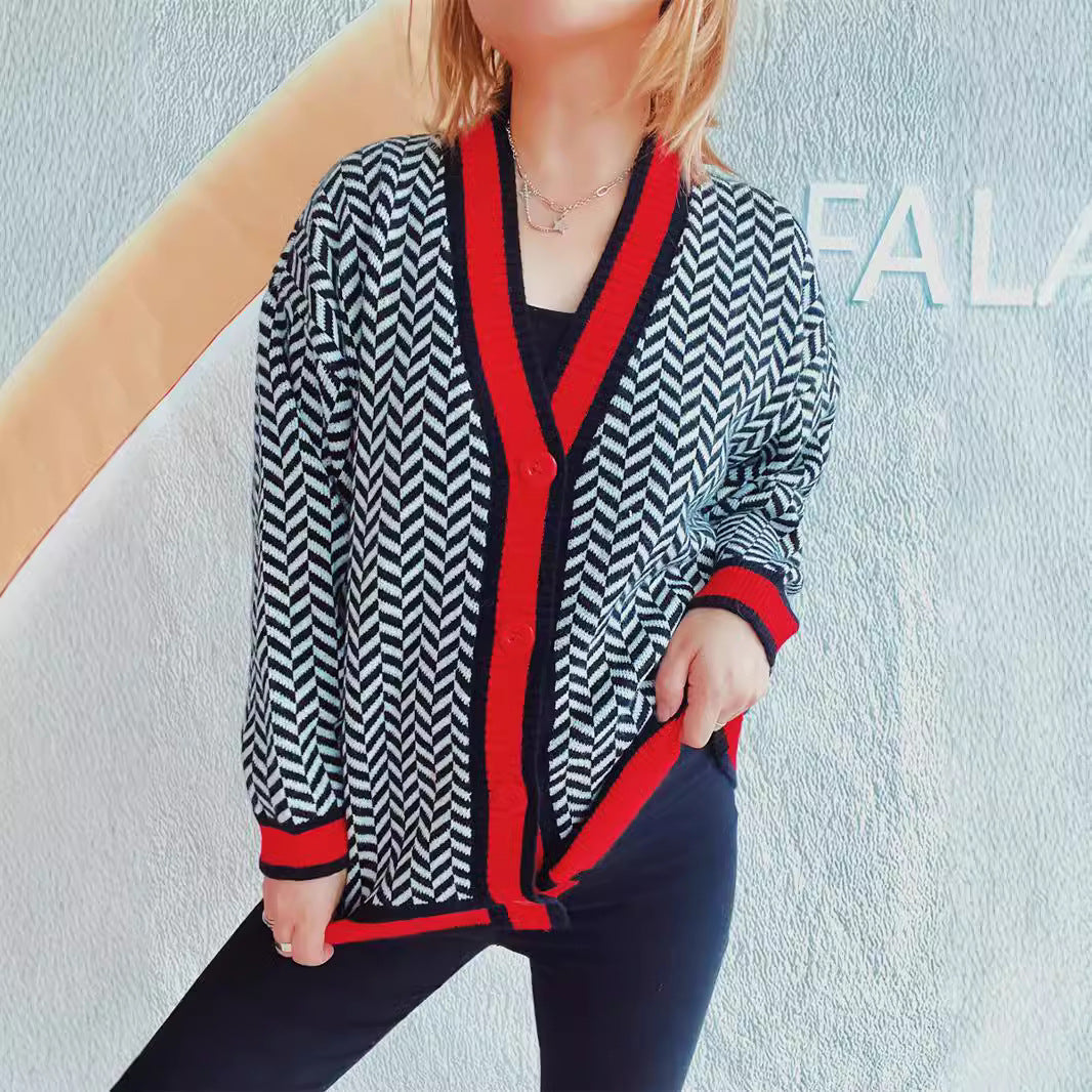 Damen Übergroße Strickjacke mit auffälligem Zickzackmuster und bunten Knöpfen R&B