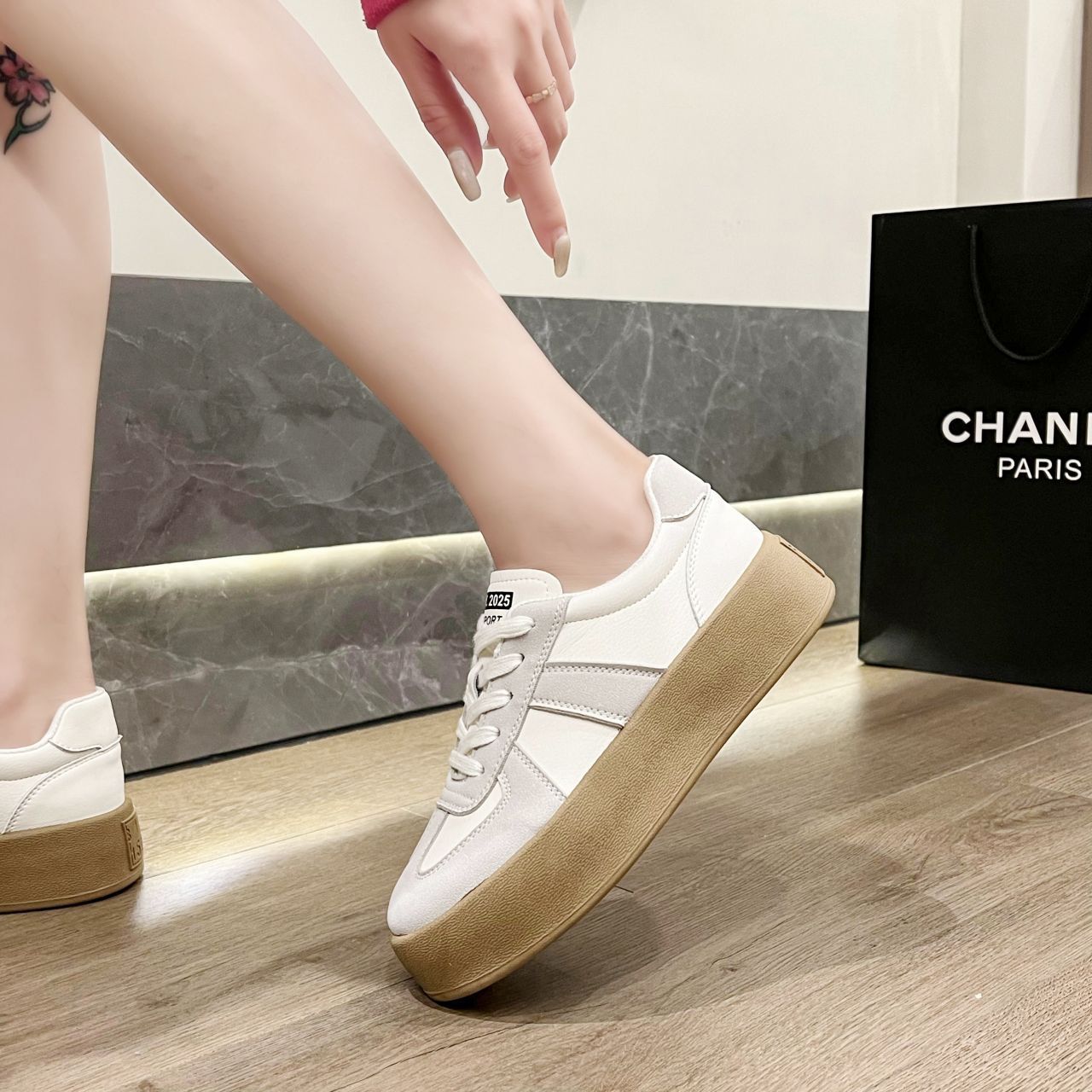 Damen Plateausneaker mit stylischer Kombination aus Leder und Wildleder