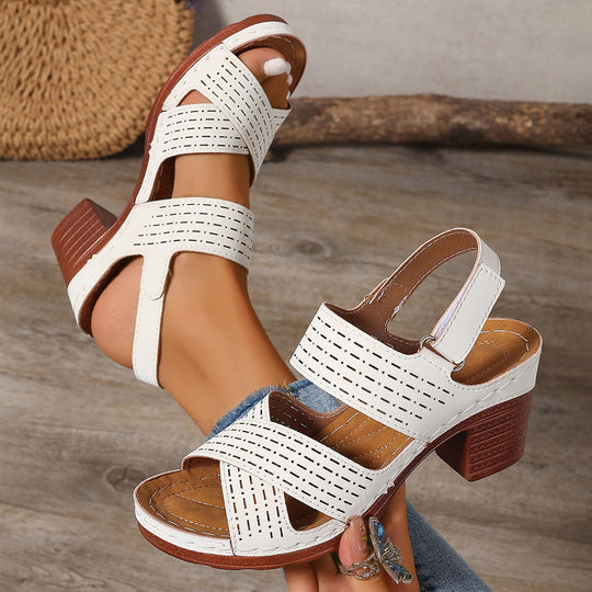 Damen Plateau-Sandaletten mit modischem Überkreuz-Riemendesign und traumhaftem Blumendetail R&B